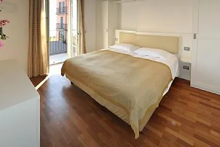Apartment Sleeps 4 Pool Wifi Meina