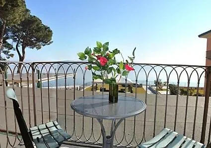Sleeps 4 Pool Wifi Apartment *