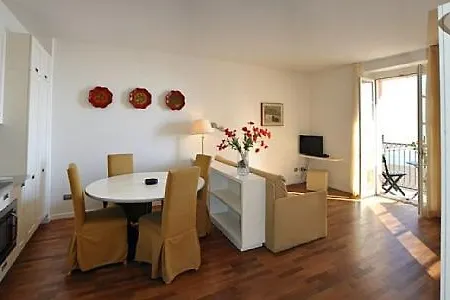 Apartment Sleeps 4 Pool Wifi Meina