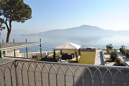 Apartment Sleeps 4 Pool Wifi Meina