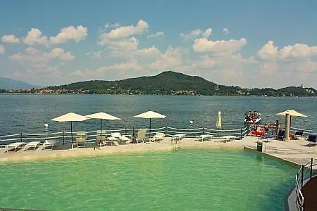 Apartment Sleeps 4 Pool Wifi Meina
